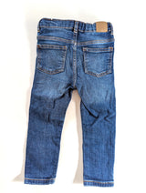 Jeans mit Blumen -Mango, Mädchen Gr.80/86